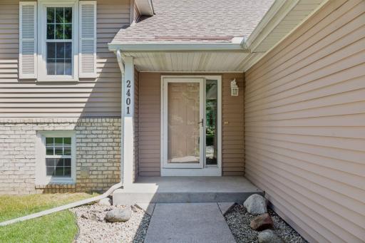 2401 Leyland Trail, Woodbury, MN 55125