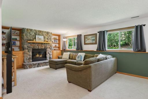 2401 Leyland Trail, Woodbury, MN 55125