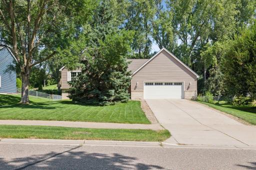 2401 Leyland Trail, Woodbury, MN 55125