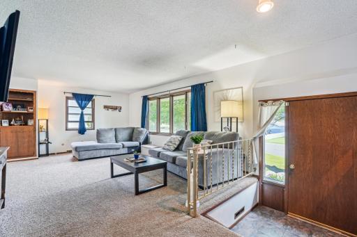 1261 Lealand Road E, Maplewood, MN 55109