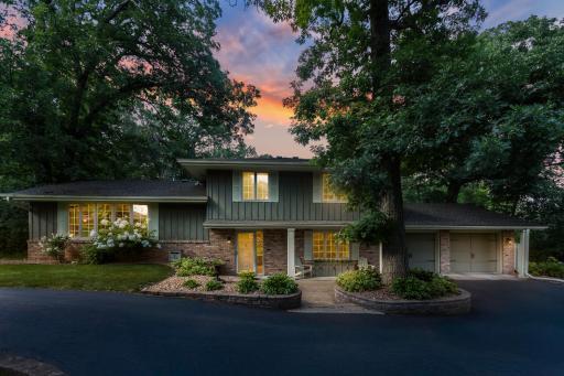 Welcome to 2 Blue Crane Lane, North Oaks (virtual adjustments made)