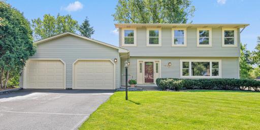 Fully updated 2-story home on a quiet cul-de-sac