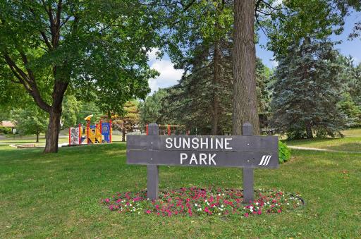 Highly walkable neighborhood with sidewalks and four parks nearby, plus easy access to coffee shops, restaurants, schools, and the St. Louis Park library.