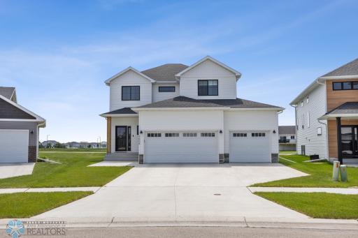 6654 Toronto Drive S, Fargo, ND 58104