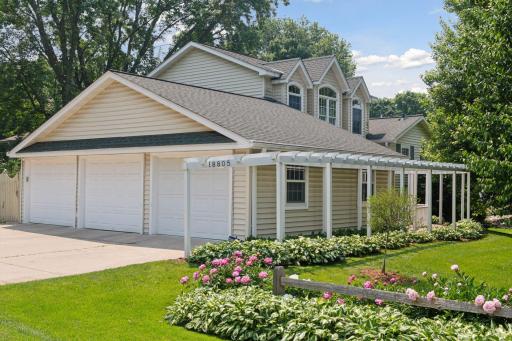 18805 Azure Road, Wayzata, MN 55391
