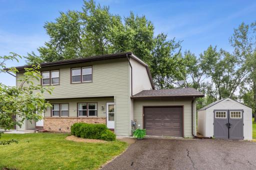 902 Ridge Drive SE, Saint Michael, MN 55376