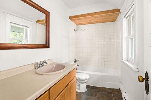 1901 E 5th Street, Duluth, MN 55812
