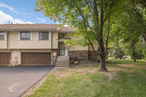 906 Evergreen Drive, Burnsville, MN 55337