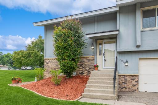 6976 Pima Lane, Chanhassen, MN 55317