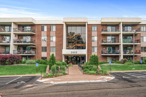 2455 Londin Lane E, 216, Maplewood, MN 55119