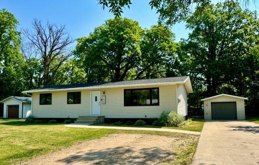506 7th Avenue SE, Roseau, MN 56751