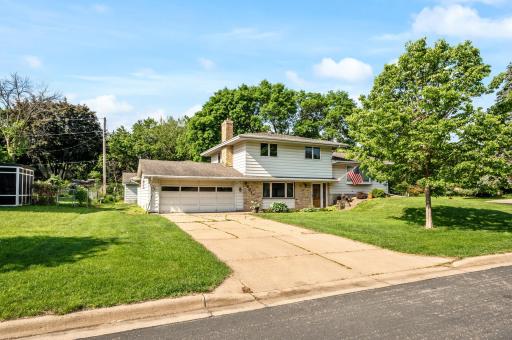 2501 Hayes Drive, Burnsville, MN 55337