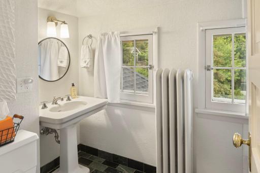 1725 Knox Avenue S, Minneapolis, MN 55403