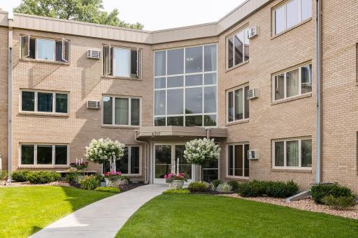 4350 Brookside Court, 212, Minneapolis, MN 55436