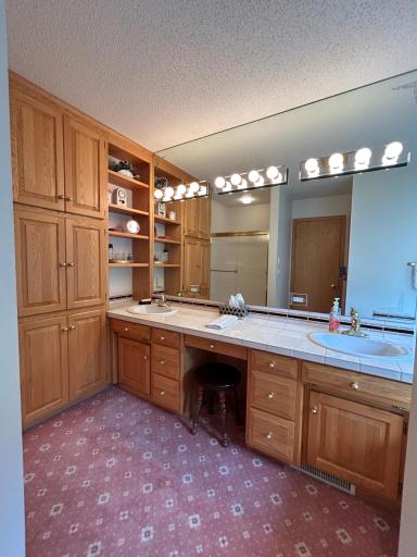 3924 River Oak Circle, Moorhead, MN 56560