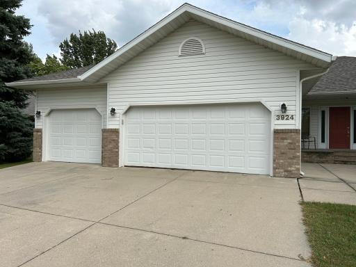 3924 River Oak Circle, Moorhead, MN 56560