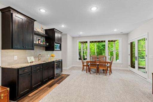 Full wet bar for easy hosting and entertaining