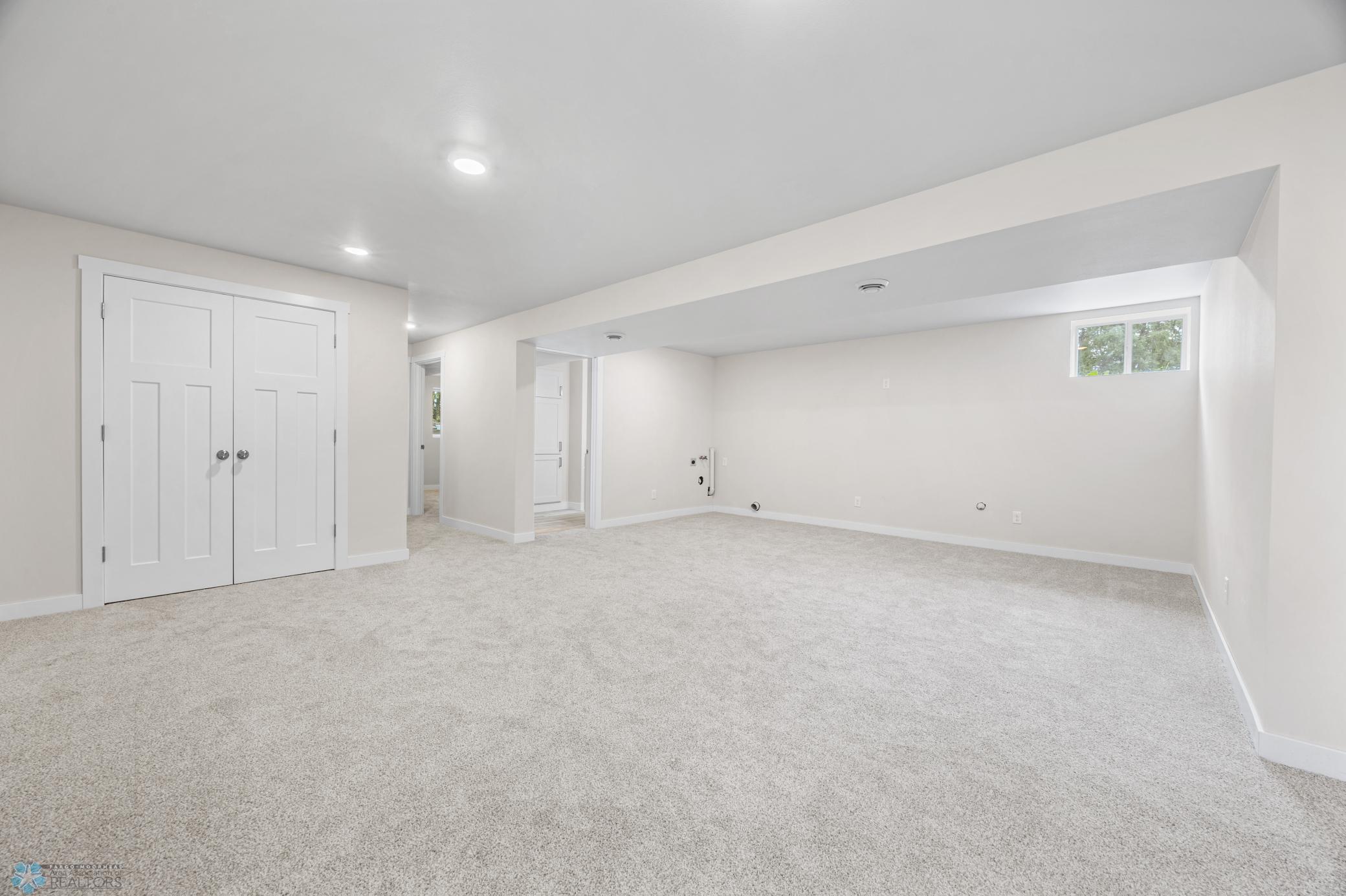 FAMILY ROOM.jpg