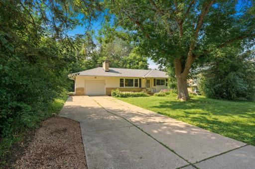 2088 Rosewood Lane S, Roseville, MN 55113
