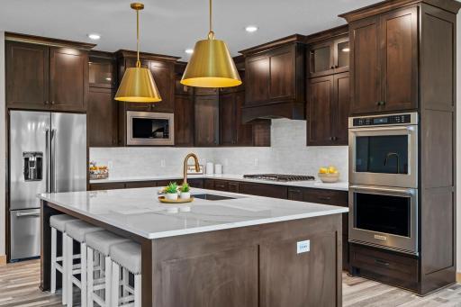 Gourmet kitchen w/double oven & gas stovetop