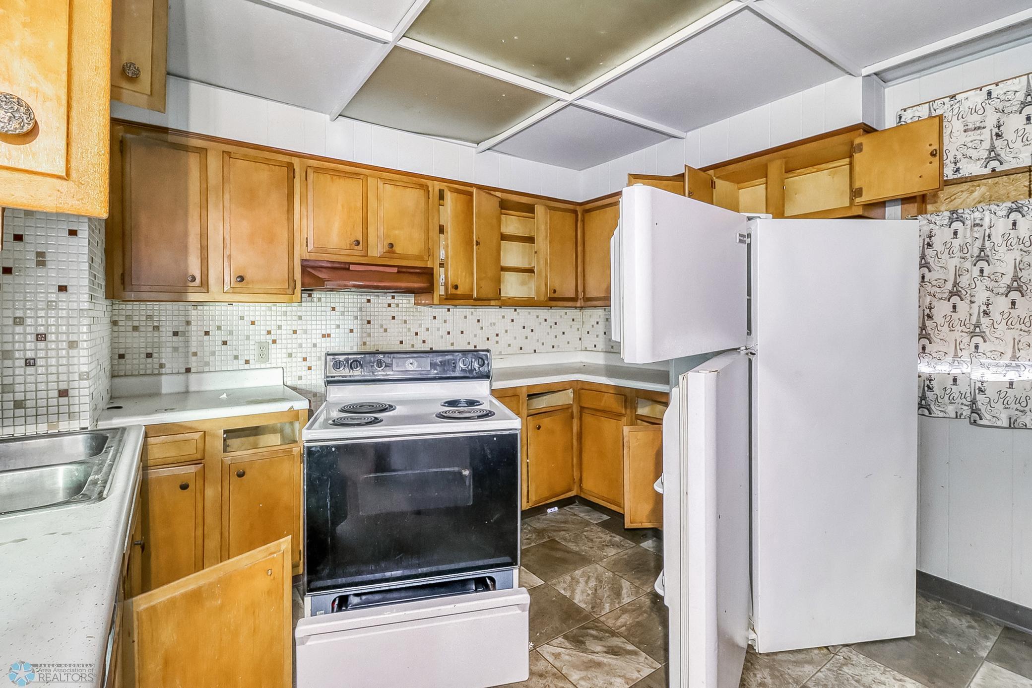 Unit 1_Kitchen1_4.jpg