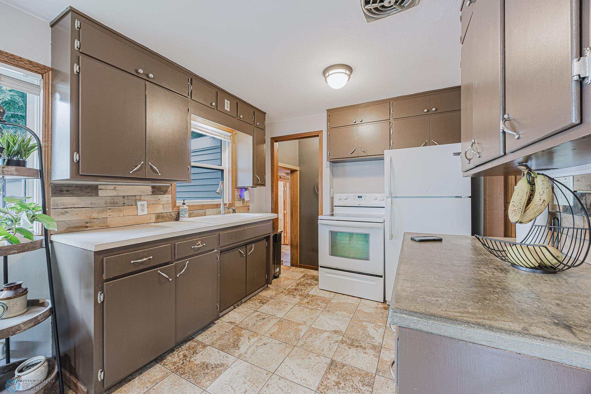 1019 3rd Ave N, Moorhead, MN, 56560-34.jpg
