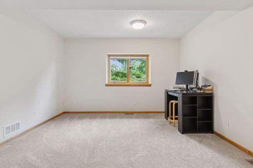 2 Bent Tree Lane, North Oaks, MN 55127