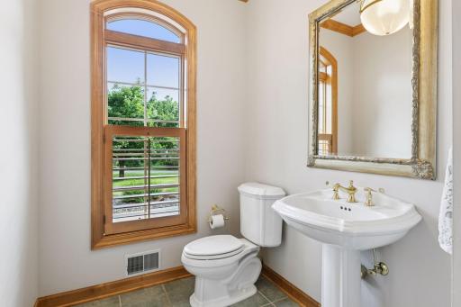 2 Bent Tree Lane, North Oaks, MN 55127