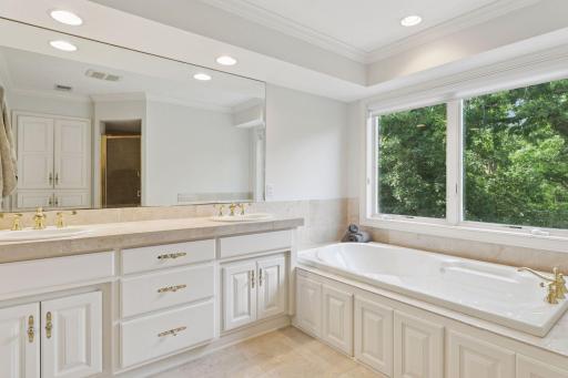 2 Bent Tree Lane, North Oaks, MN 55127