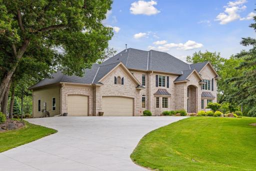 2 Bent Tree Lane, North Oaks, MN 55127