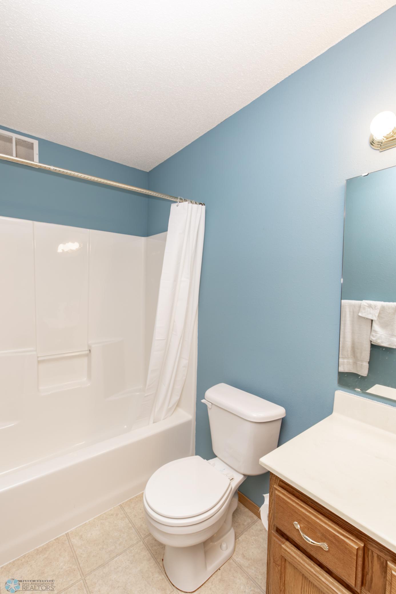 Bathroom 2 - Full