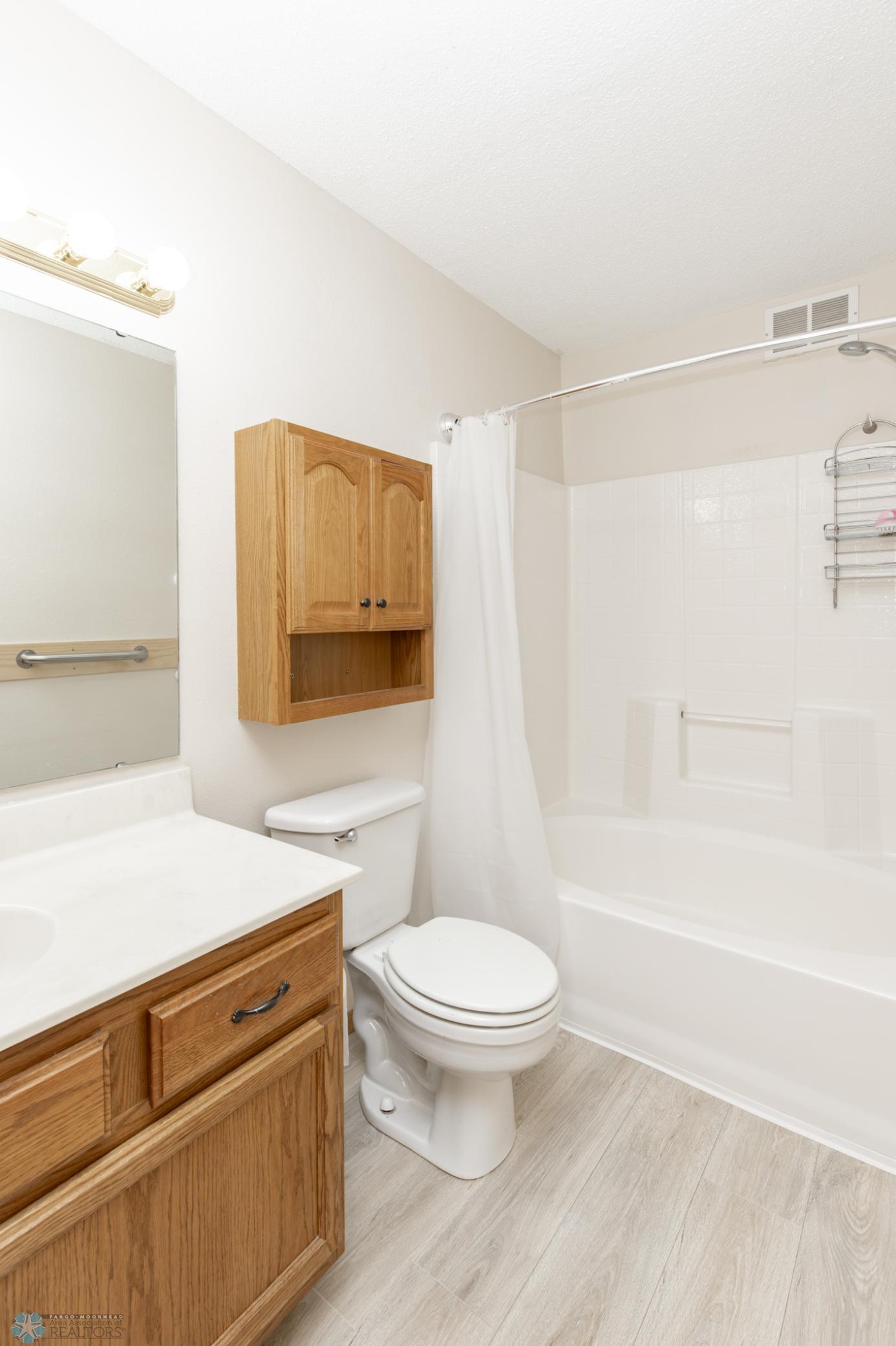 Bathroom 1 - Full