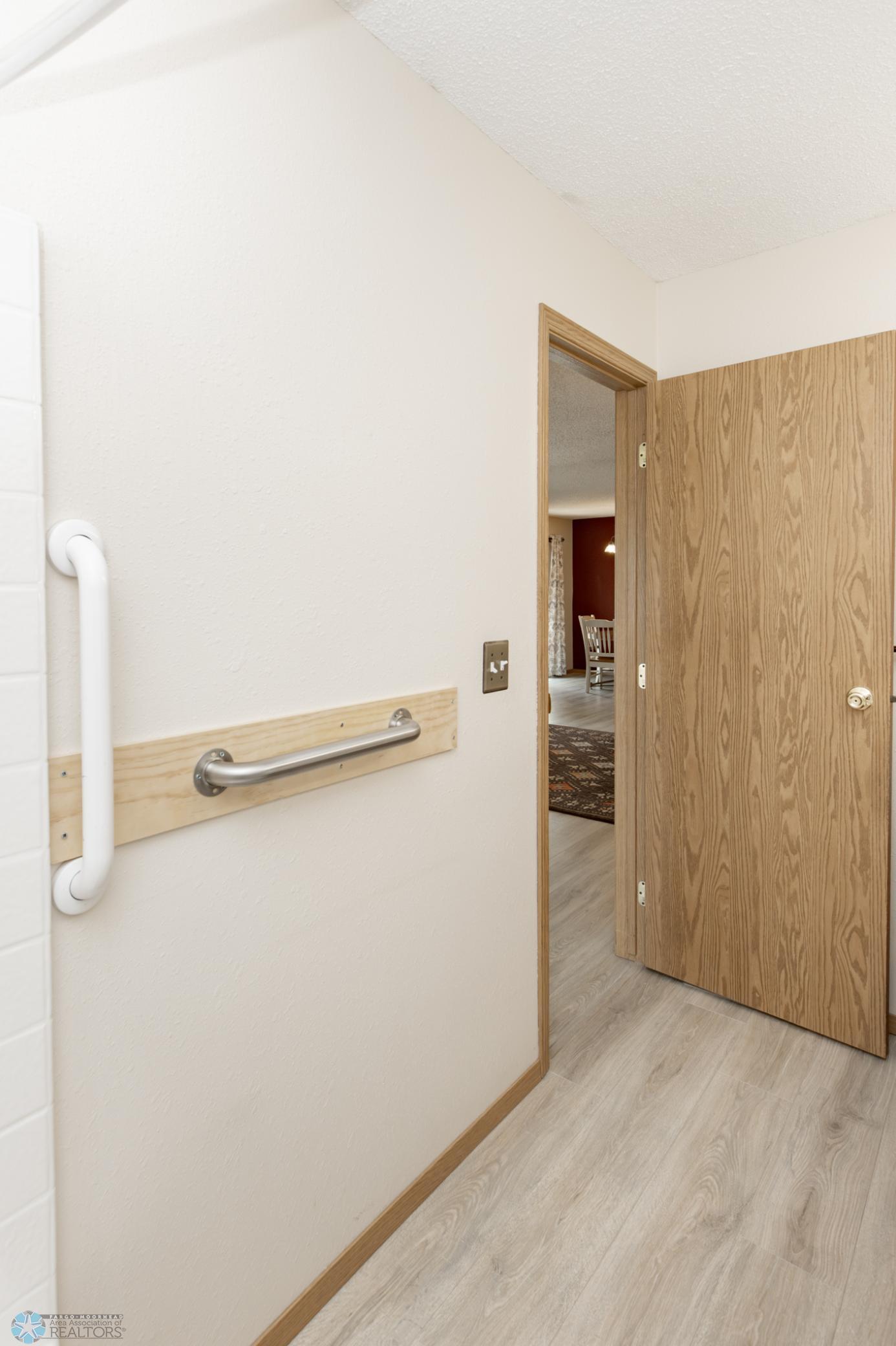 Bathroom 1 - Full