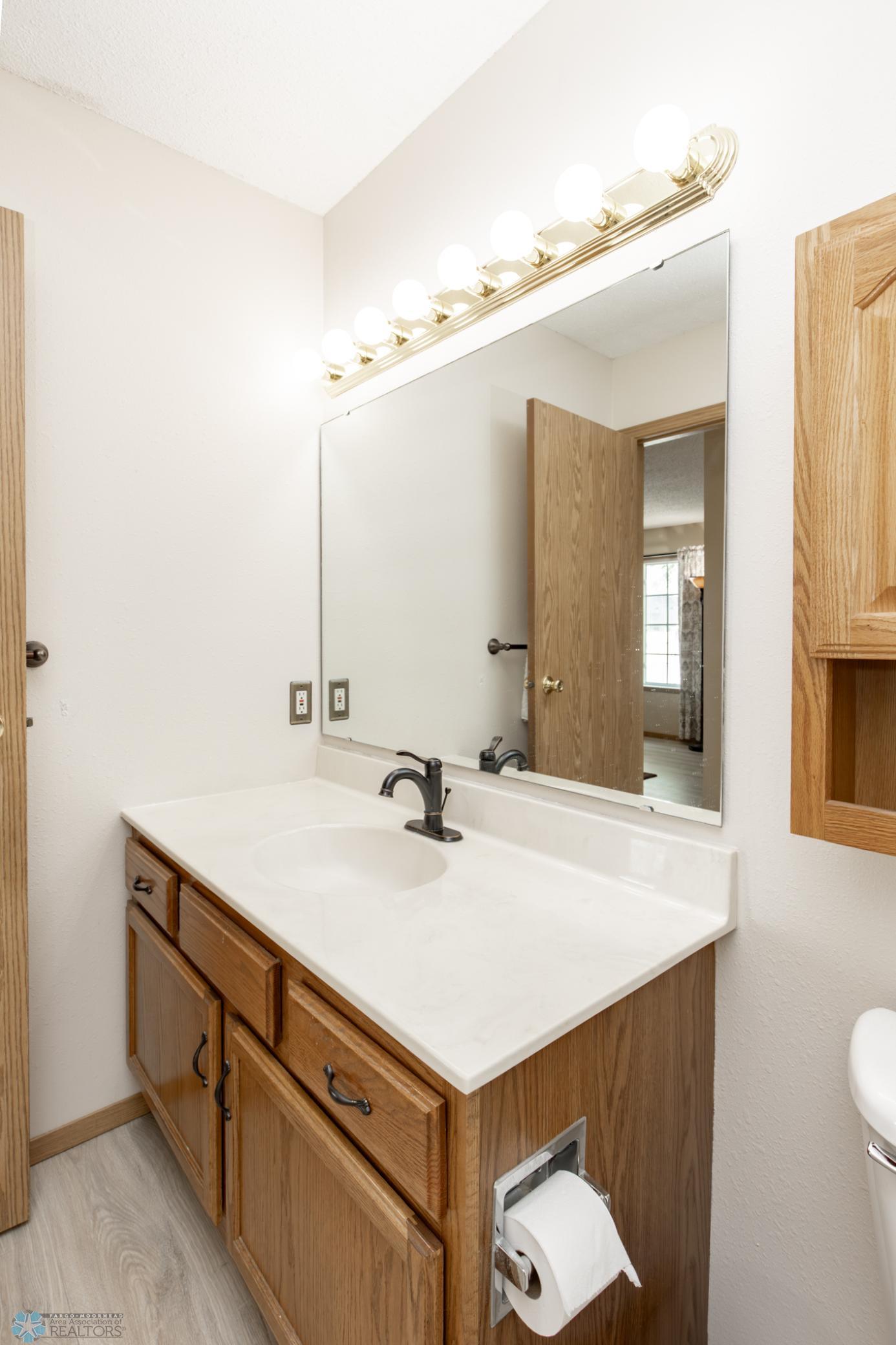 Bathroom 1 - Full