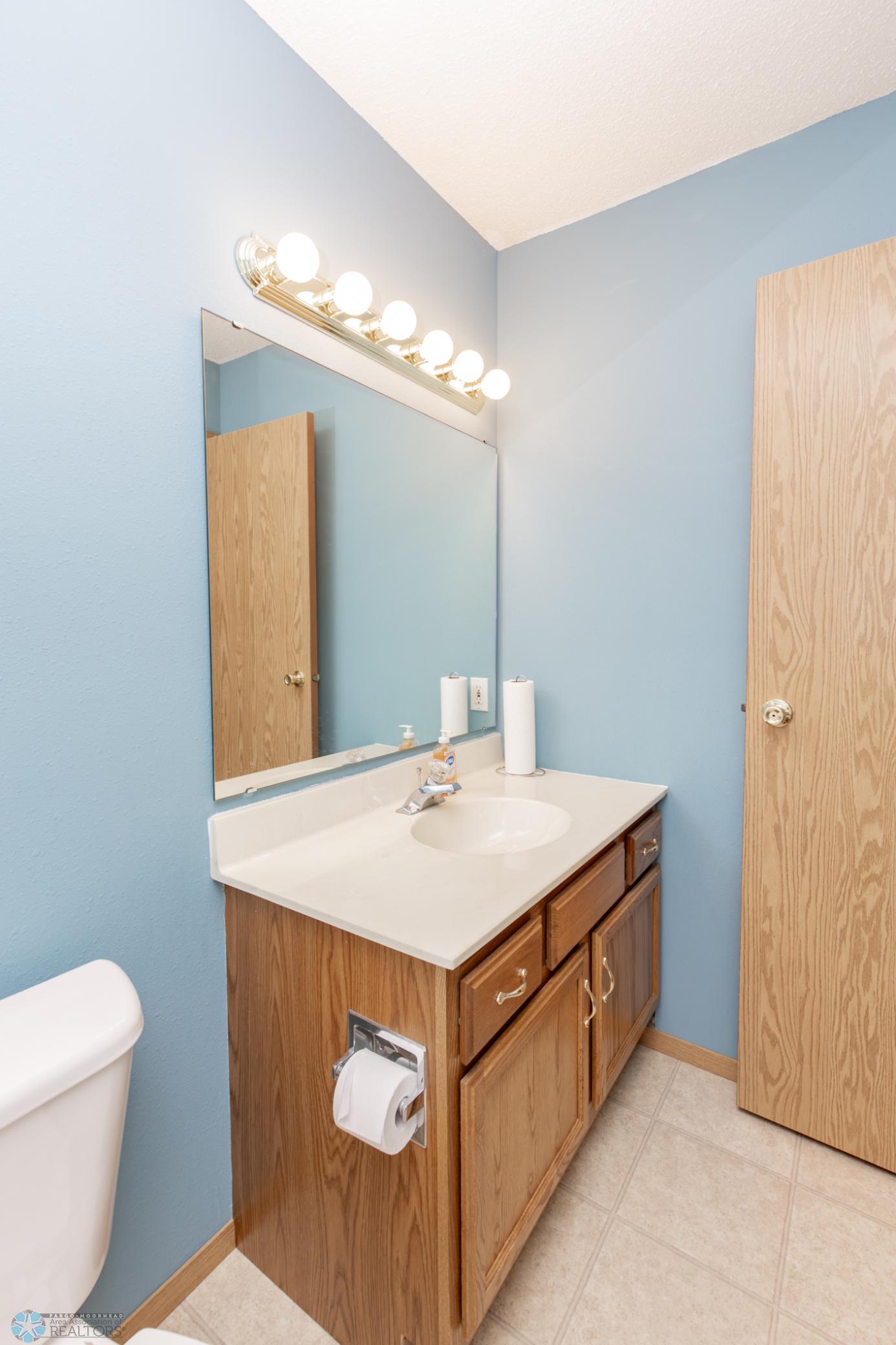 Bathroom 2 - Full