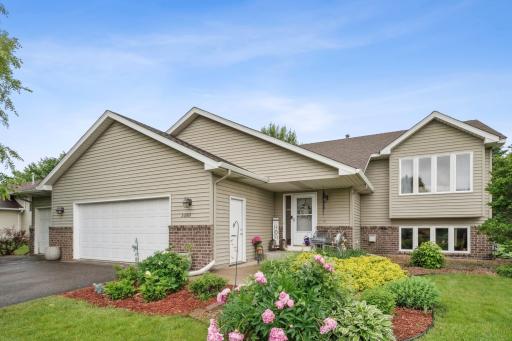 ucked in a prime Lakeville spot near Lakeville South High School, local beaches, parks, breweries, coffee shops, and more—you’ll be right where you want to be!