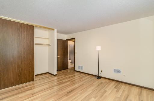 7880 Rimbley Road, Woodbury, MN 55125