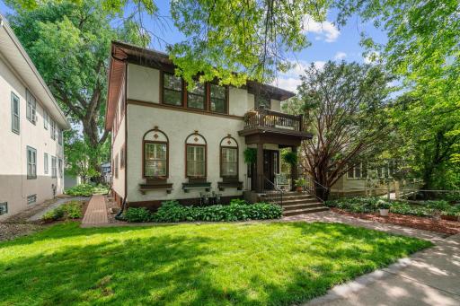 952 Goodrich Avenue, Saint Paul, MN 55105