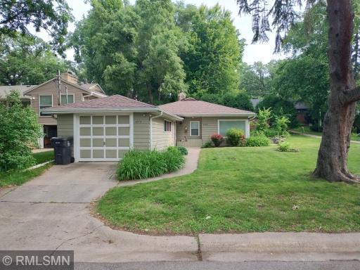 1872 Mississippi River Boulevard S, Saint Paul, MN 55116
