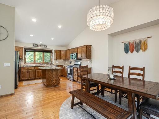 1816 Commonwealth Dr Burnsville MN 55337 USA-019-019-Dining Room-MLS_Size.jpg