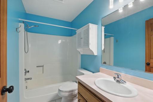 25-web-or-mls-121-Wexford-Heights-Dr-25.jpg
