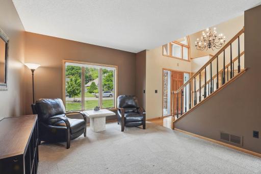 3-web-or-mls-121-Wexford-Heights-Dr-03.jpg