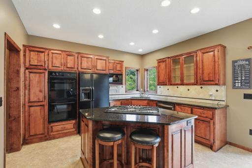 9-web-or-mls-121-Wexford-Heights-Dr-09.jpg