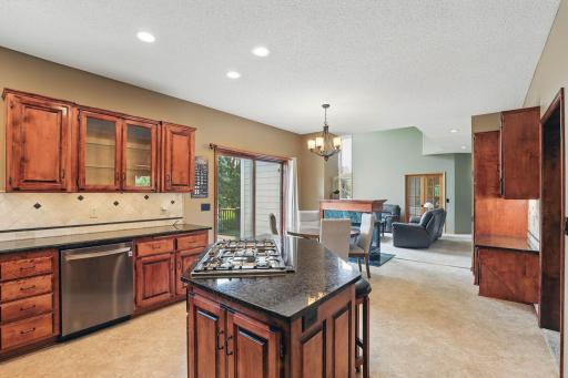 10-web-or-mls-121-Wexford-Heights-Dr-10.jpg