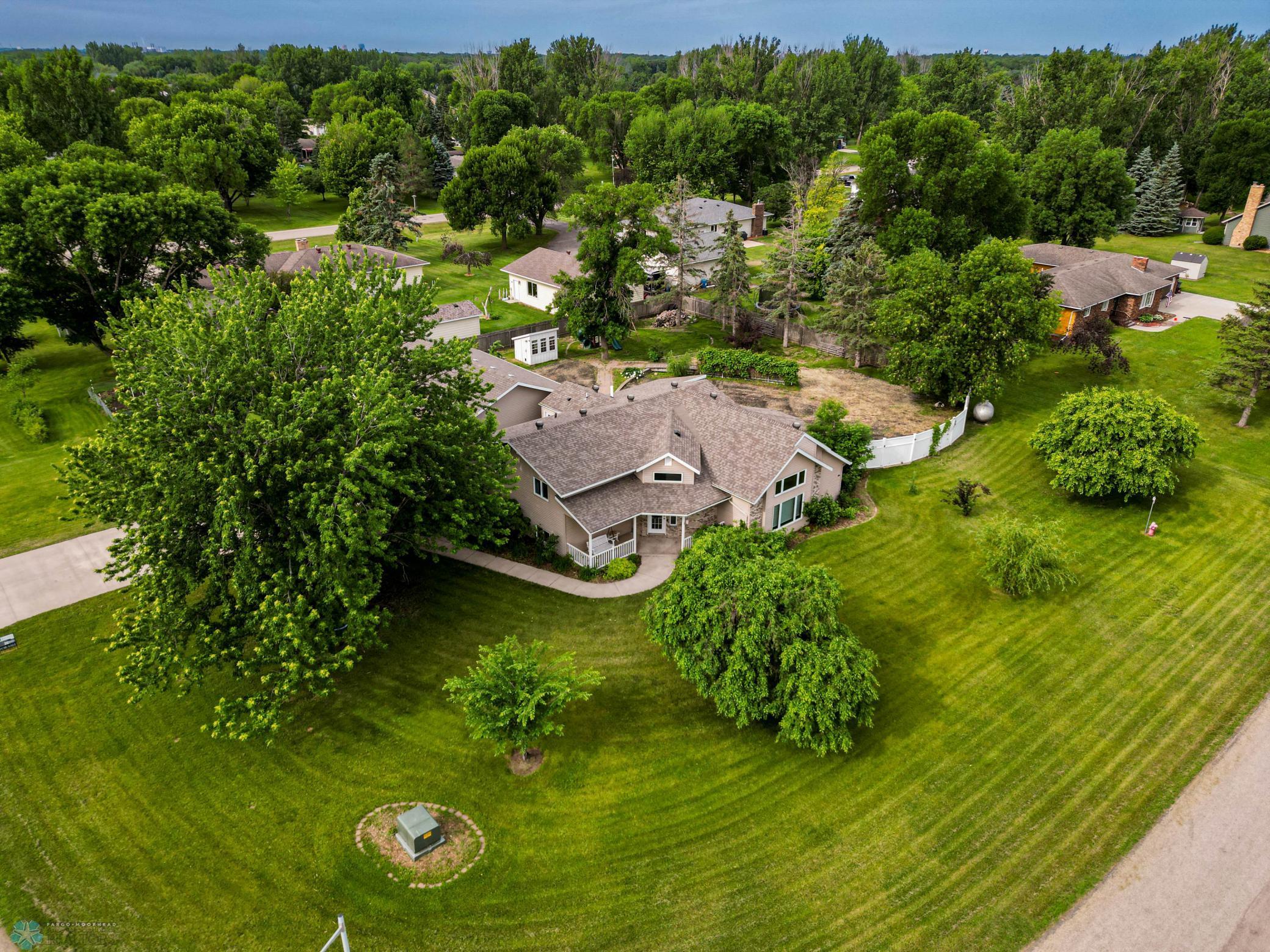 1909 56th Avenue N, Moorhead, MN 56560