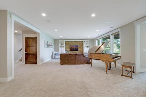 2468 Woods Drive, Victoria, MN 55386