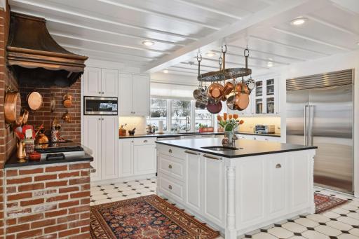 11155 Mill Run, Minnetonka, MN 55305