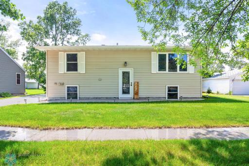 317 1st Street NW, Hillsboro, ND 58045