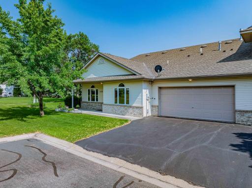 1152 Crystal Place W, Chaska, MN 55318