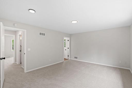 8636 Wood Cliff Circle S, Bloomington, MN 55438